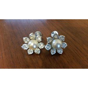 Vintage Lisner Faux Pearl Multi Rhinestone Flower Design Screw Back Earrings